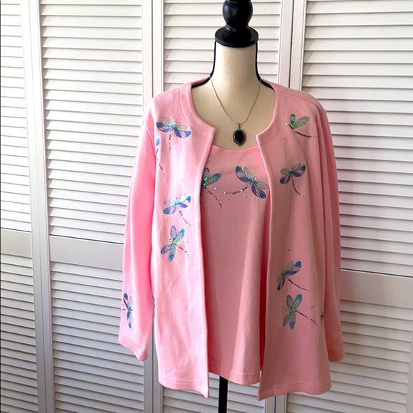 Quacker Factory Sweaters - Quaker Factory 1X Pink Dragonfly embellished top